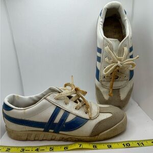 Trax size 4 children’s running shoe vintage
